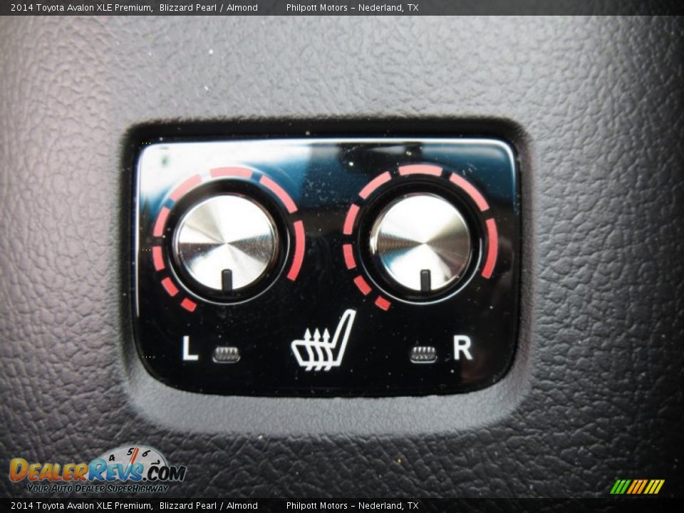 Controls of 2014 Toyota Avalon XLE Premium Photo #32