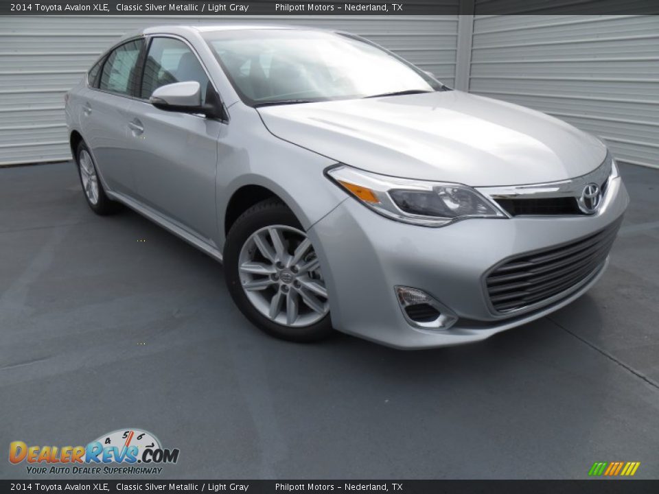 Front 3/4 View of 2014 Toyota Avalon XLE Photo #2