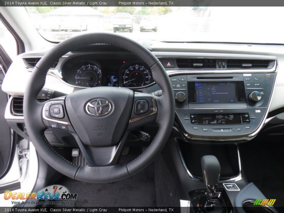 Dashboard of 2014 Toyota Avalon XLE Photo #29
