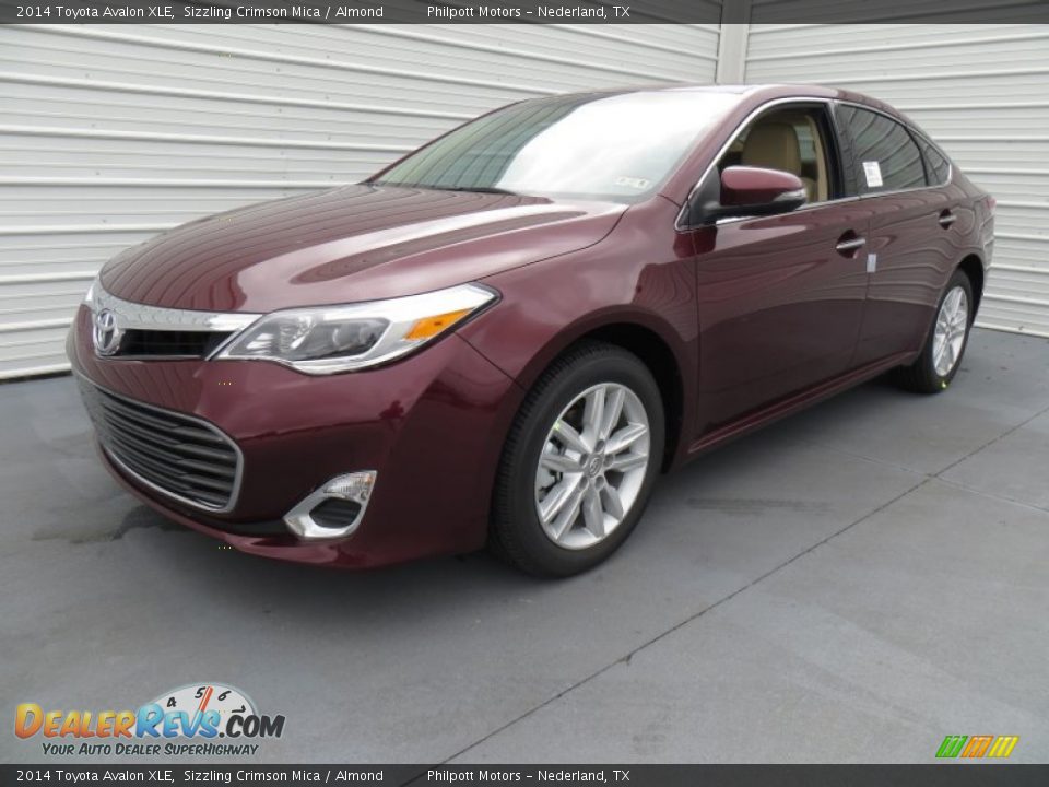 Front 3/4 View of 2014 Toyota Avalon XLE Photo #7