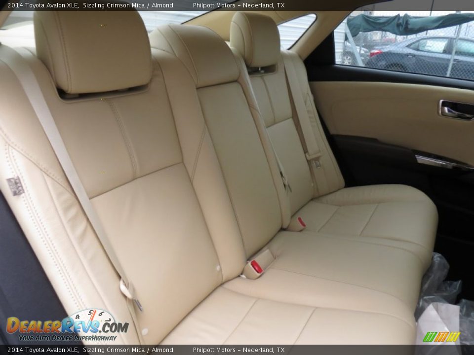 Rear Seat of 2014 Toyota Avalon XLE Photo #21
