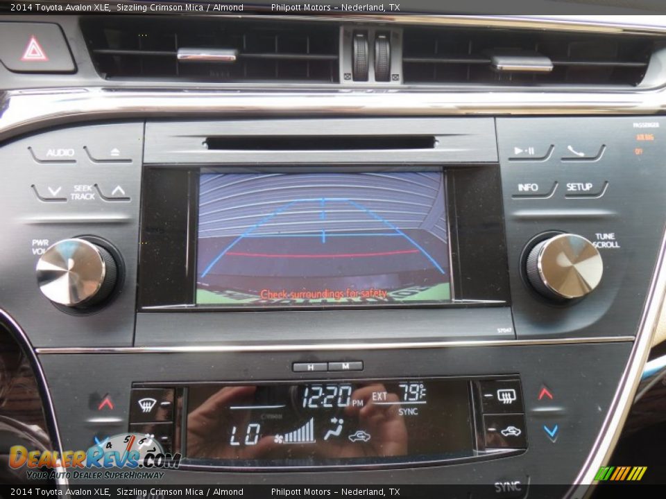 Controls of 2014 Toyota Avalon XLE Photo #29