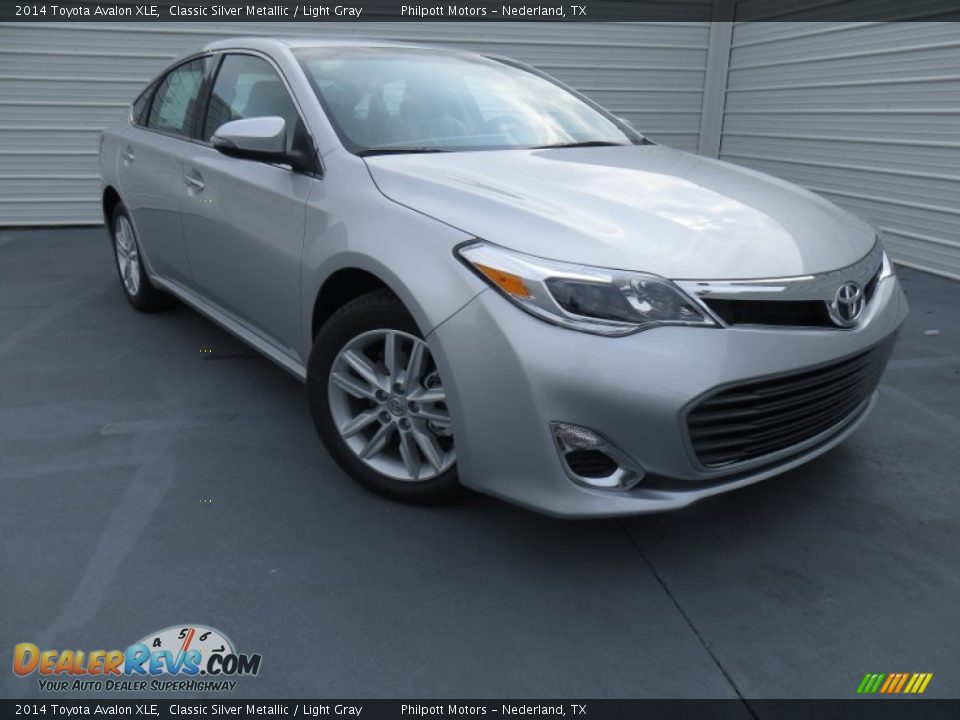 Front 3/4 View of 2014 Toyota Avalon XLE Photo #1