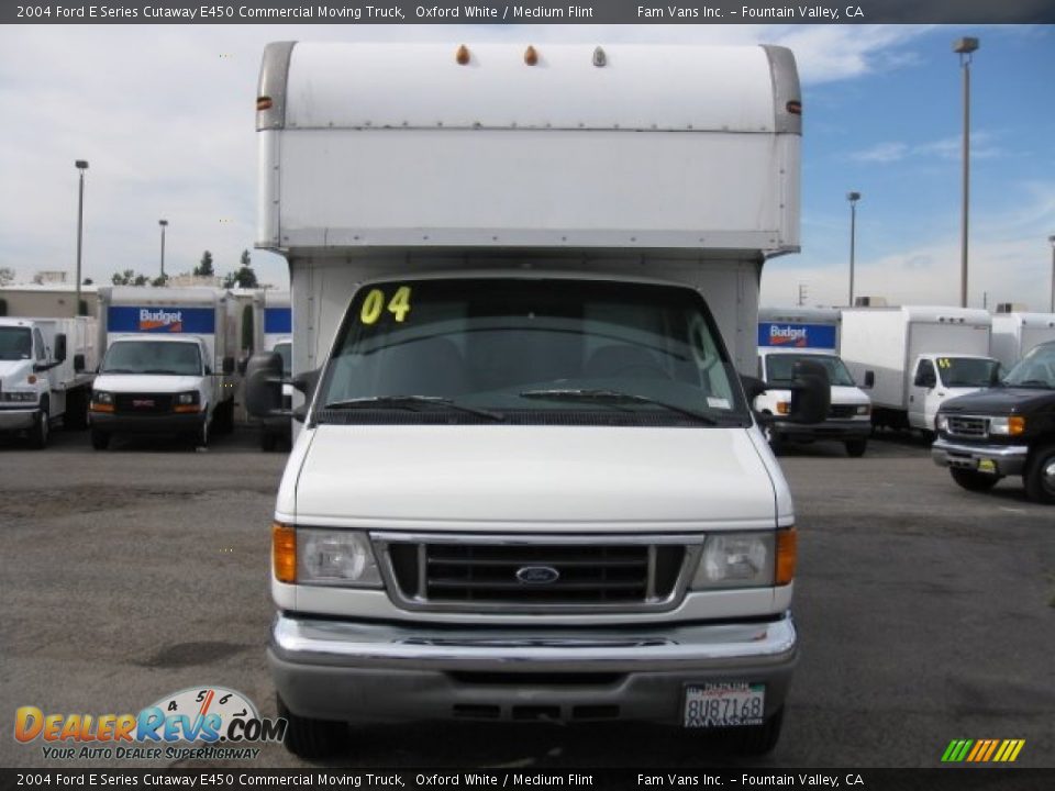 2004 Ford E Series Cutaway E450 Commercial Moving Truck Oxford White / Medium Flint Photo #2