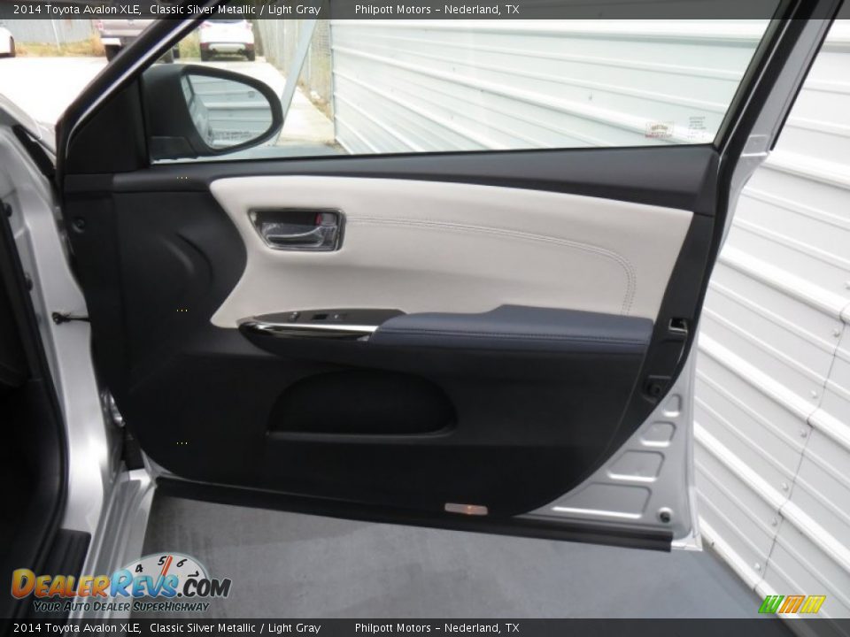 Door Panel of 2014 Toyota Avalon XLE Photo #17