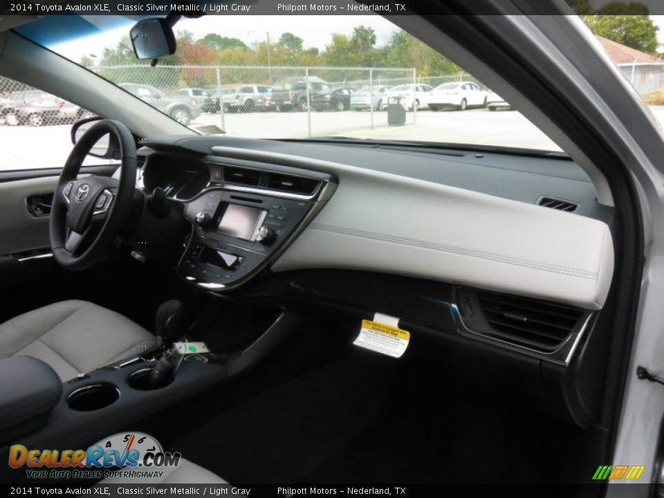 Dashboard of 2014 Toyota Avalon XLE Photo #18