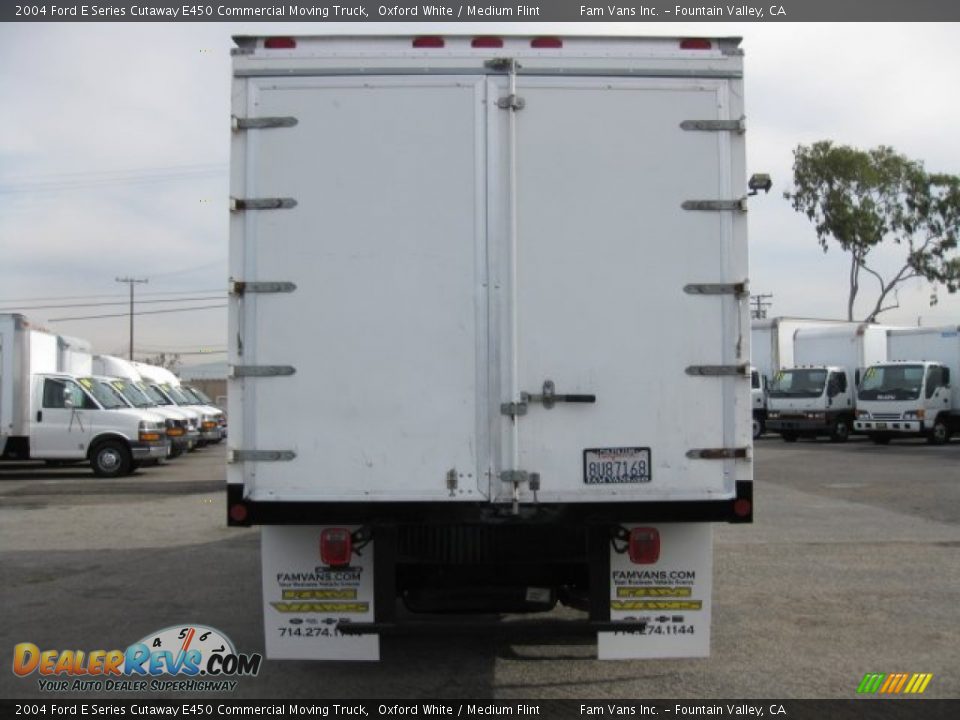 2004 Ford E Series Cutaway E450 Commercial Moving Truck Oxford White / Medium Flint Photo #5