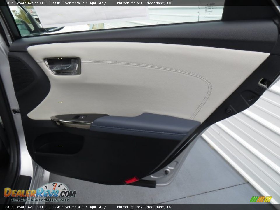 Door Panel of 2014 Toyota Avalon XLE Photo #20