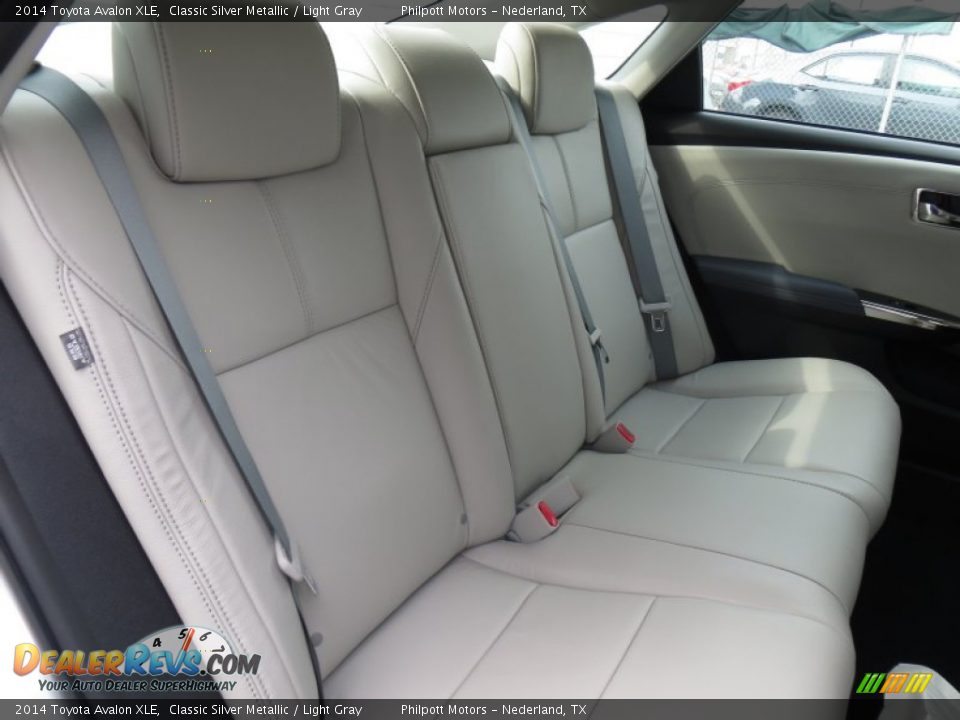 Rear Seat of 2014 Toyota Avalon XLE Photo #21