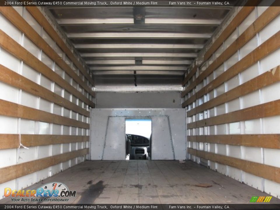 2004 Ford E Series Cutaway E450 Commercial Moving Truck Oxford White / Medium Flint Photo #7