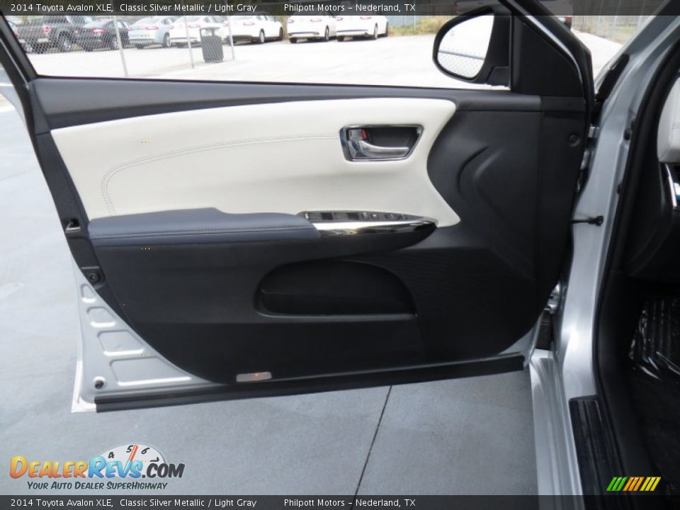 Door Panel of 2014 Toyota Avalon XLE Photo #23
