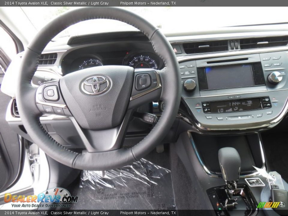 Dashboard of 2014 Toyota Avalon XLE Photo #27