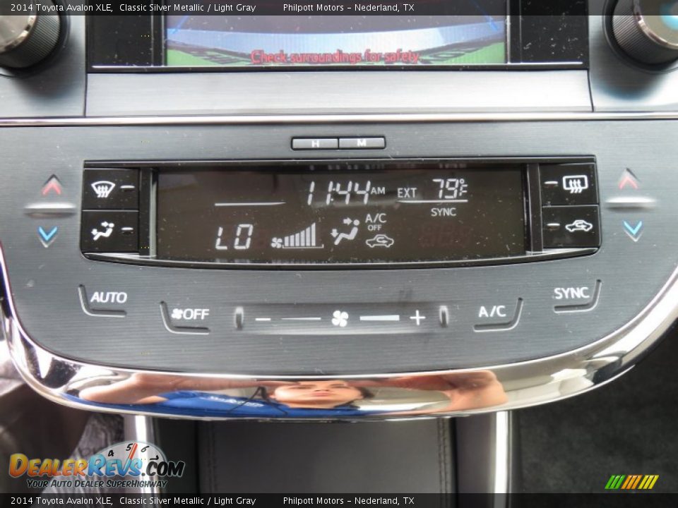 Controls of 2014 Toyota Avalon XLE Photo #29