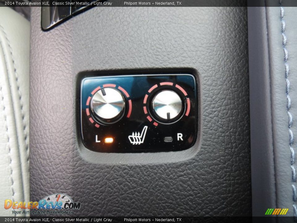 Controls of 2014 Toyota Avalon XLE Photo #30
