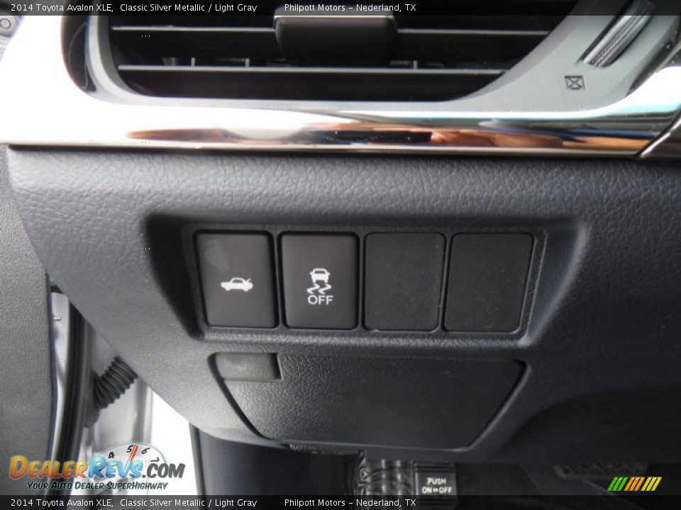 Controls of 2014 Toyota Avalon XLE Photo #33