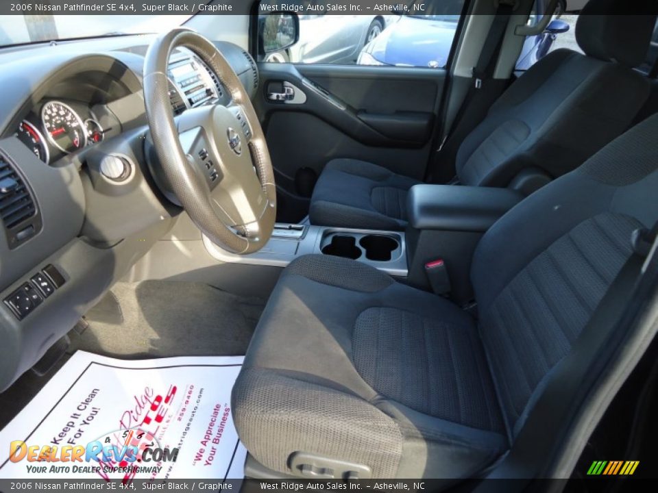 2006 Nissan Pathfinder SE 4x4 Super Black / Graphite Photo #4
