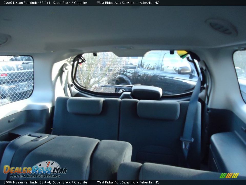 2006 Nissan Pathfinder SE 4x4 Super Black / Graphite Photo #7