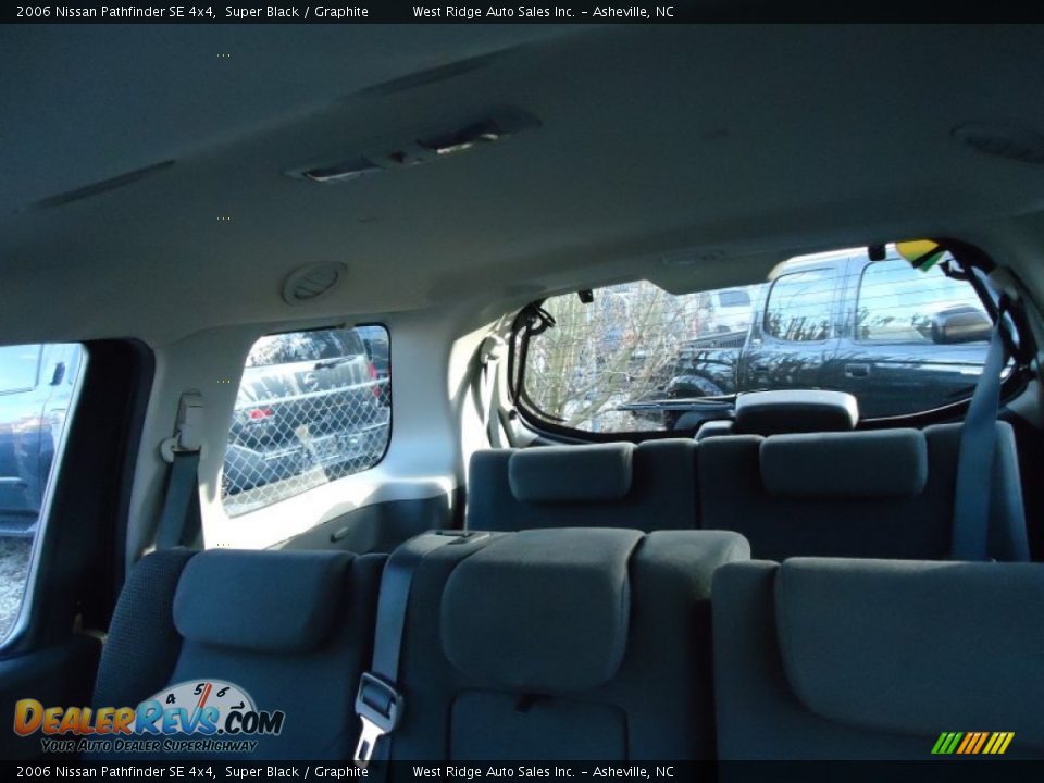 2006 Nissan Pathfinder SE 4x4 Super Black / Graphite Photo #8