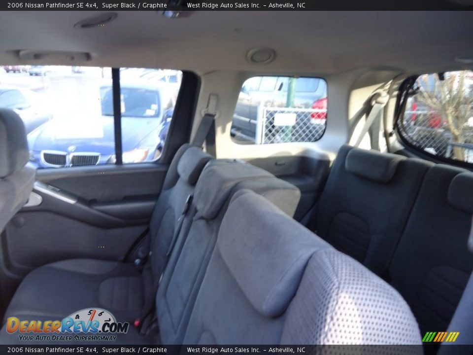 2006 Nissan Pathfinder SE 4x4 Super Black / Graphite Photo #10