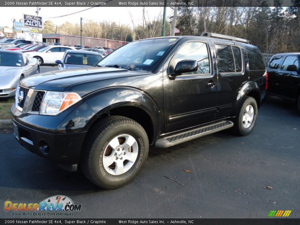2006 Nissan Pathfinder SE 4x4 Super Black / Graphite Photo #17