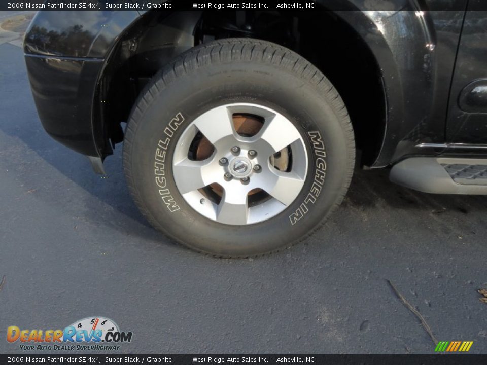 2006 Nissan Pathfinder SE 4x4 Super Black / Graphite Photo #18