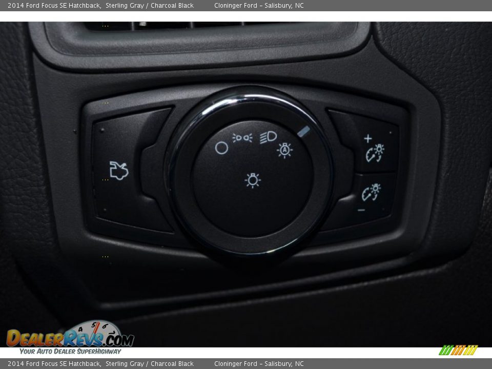 2014 Ford Focus SE Hatchback Sterling Gray / Charcoal Black Photo #23
