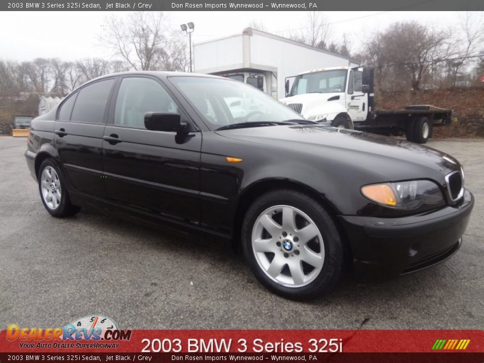 2003 BMW 3 Series 325i Sedan Jet Black / Grey Photo #1
