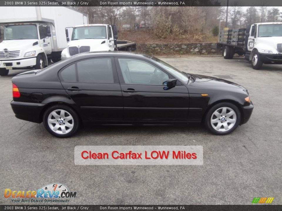 2003 BMW 3 Series 325i Sedan Jet Black / Grey Photo #2