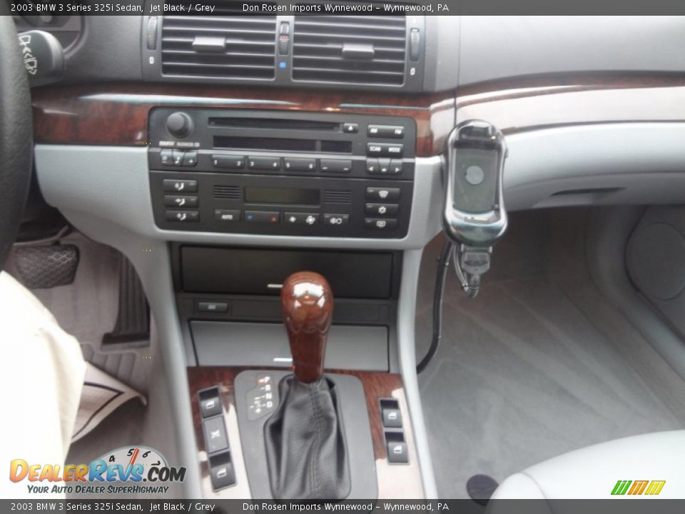 2003 BMW 3 Series 325i Sedan Jet Black / Grey Photo #5