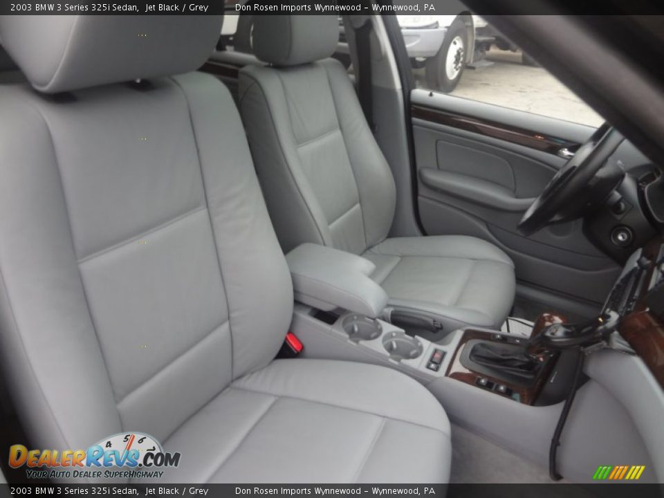 2003 BMW 3 Series 325i Sedan Jet Black / Grey Photo #6