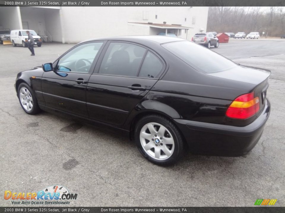 2003 BMW 3 Series 325i Sedan Jet Black / Grey Photo #10