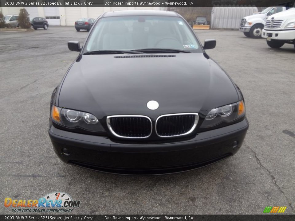 2003 BMW 3 Series 325i Sedan Jet Black / Grey Photo #11