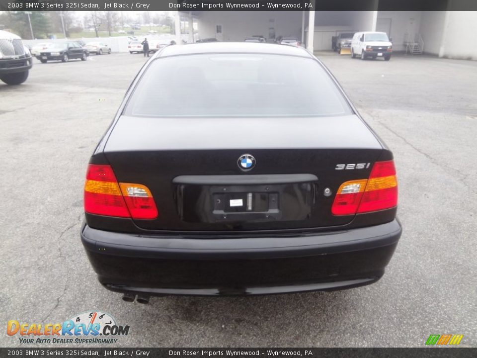 2003 BMW 3 Series 325i Sedan Jet Black / Grey Photo #12