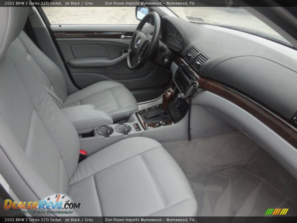 2003 BMW 3 Series 325i Sedan Jet Black / Grey Photo #13