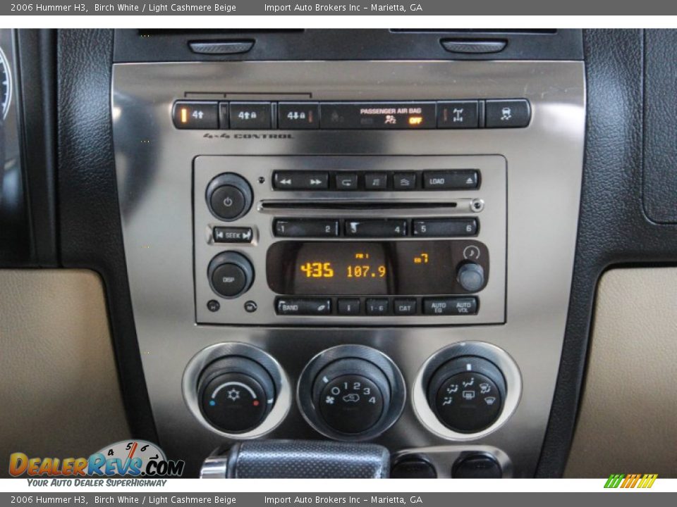 Audio System of 2006 Hummer H3  Photo #24