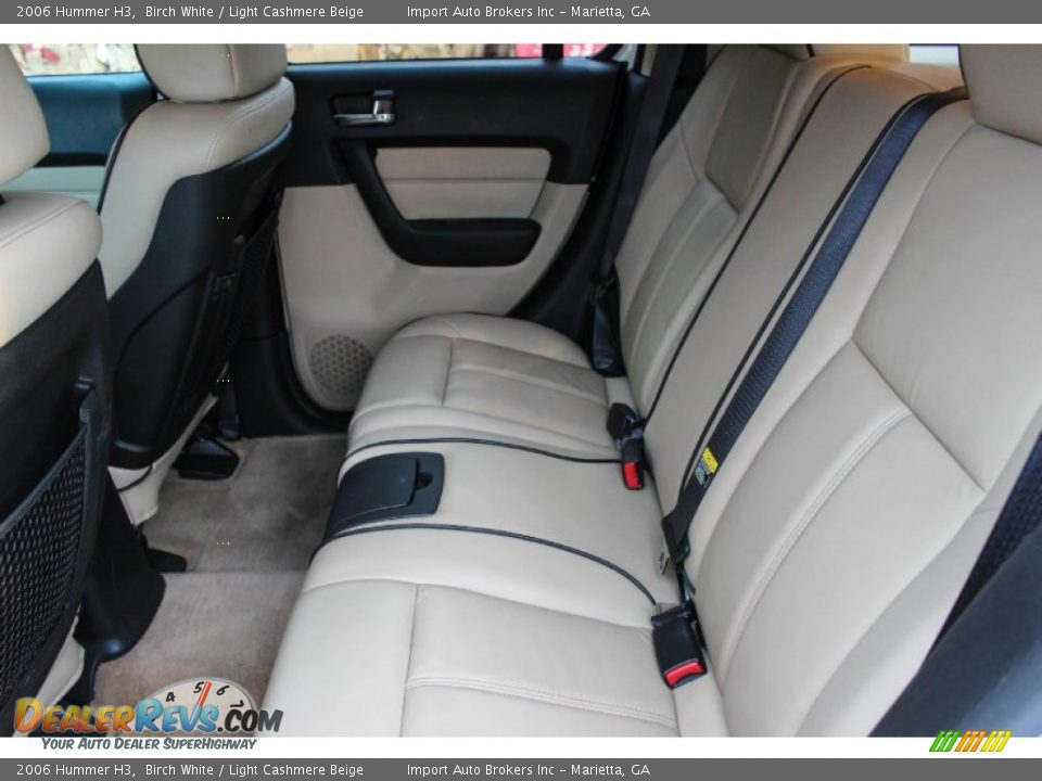 Rear Seat of 2006 Hummer H3  Photo #28