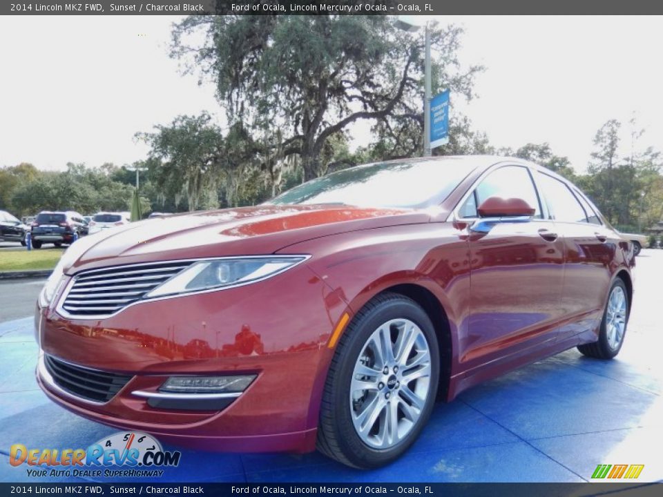 Front 3/4 View of 2014 Lincoln MKZ FWD Photo #1