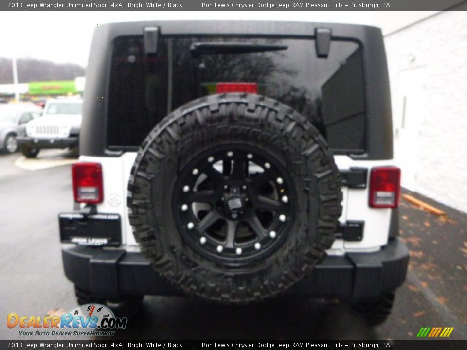 2013 Jeep Wrangler Unlimited Sport 4x4 Bright White / Black Photo #4