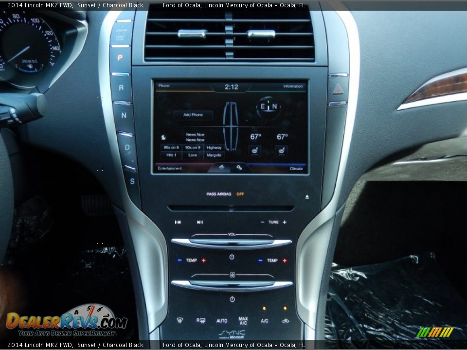 Controls of 2014 Lincoln MKZ FWD Photo #10