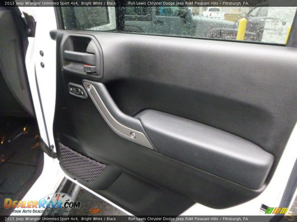 2013 Jeep Wrangler Unlimited Sport 4x4 Bright White / Black Photo #11