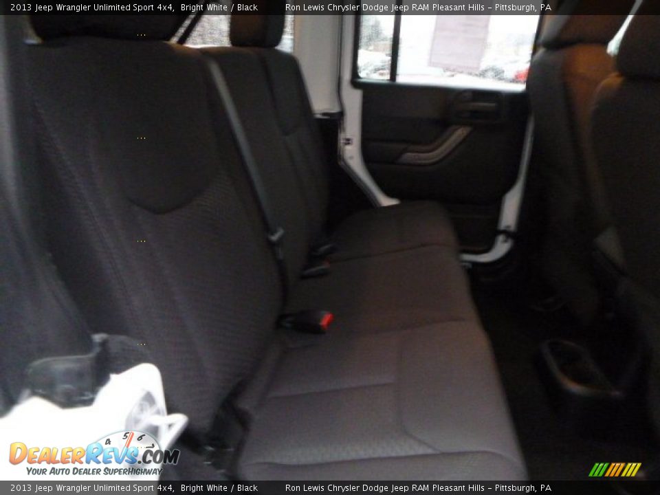 2013 Jeep Wrangler Unlimited Sport 4x4 Bright White / Black Photo #12