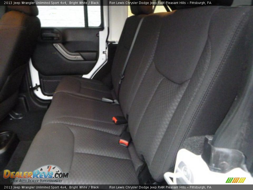 2013 Jeep Wrangler Unlimited Sport 4x4 Bright White / Black Photo #14
