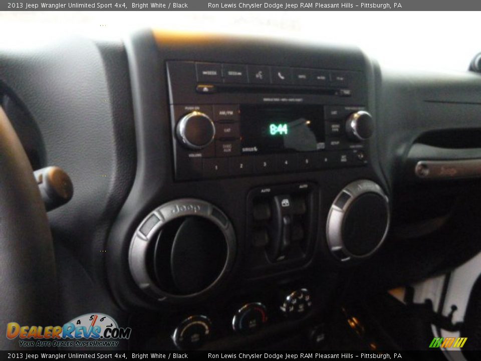2013 Jeep Wrangler Unlimited Sport 4x4 Bright White / Black Photo #18