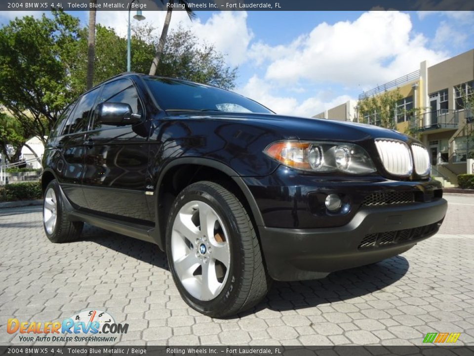 Front 3/4 View of 2004 BMW X5 4.4i Photo #27