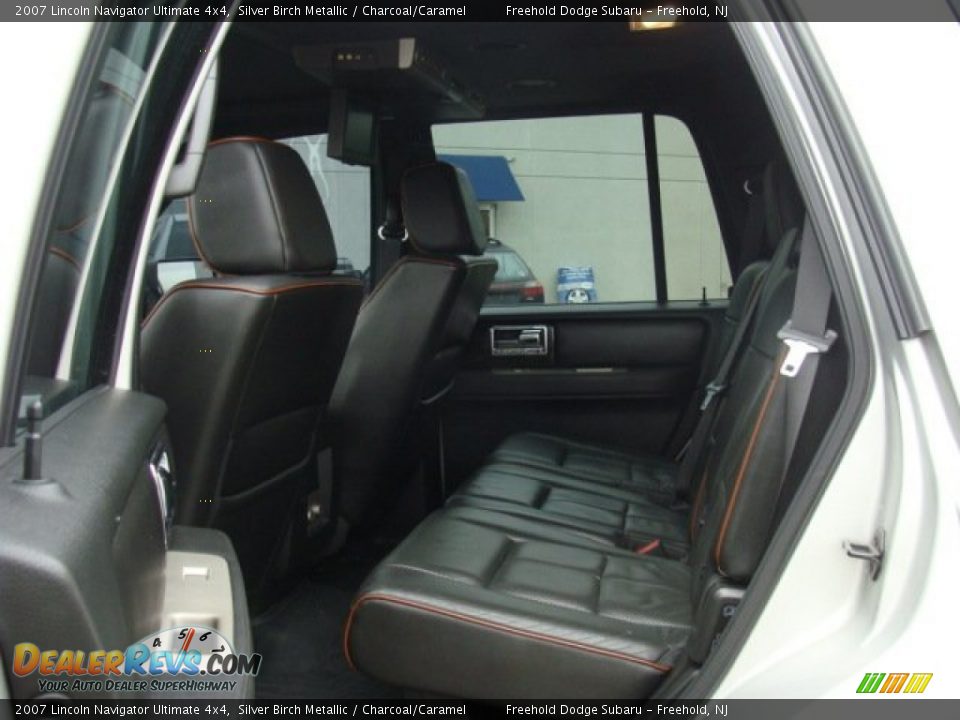 2007 Lincoln Navigator Ultimate 4x4 Silver Birch Metallic / Charcoal/Caramel Photo #12