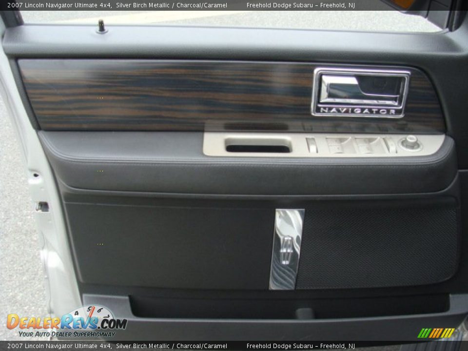 2007 Lincoln Navigator Ultimate 4x4 Silver Birch Metallic / Charcoal/Caramel Photo #13