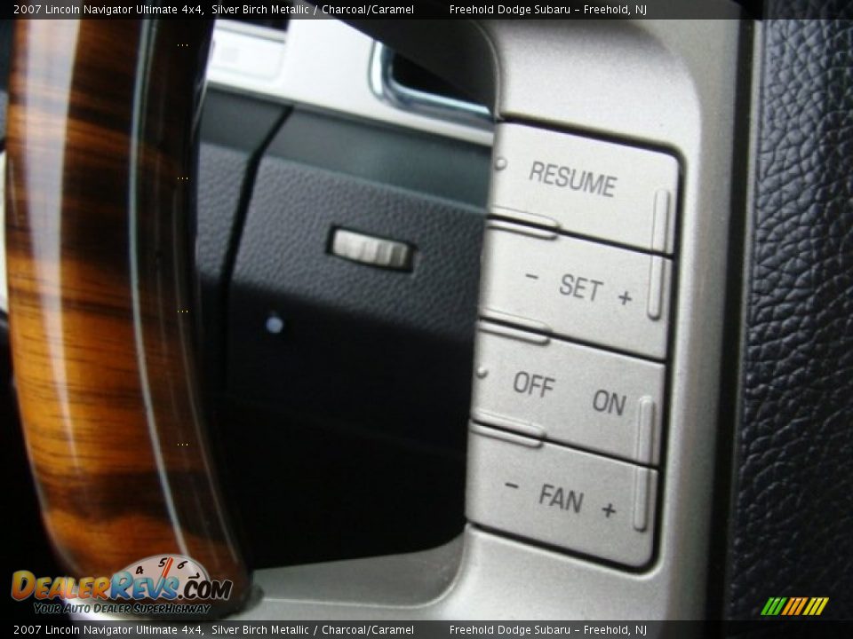 2007 Lincoln Navigator Ultimate 4x4 Silver Birch Metallic / Charcoal/Caramel Photo #20