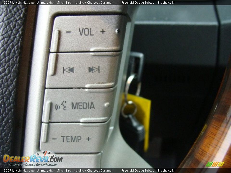 2007 Lincoln Navigator Ultimate 4x4 Silver Birch Metallic / Charcoal/Caramel Photo #21