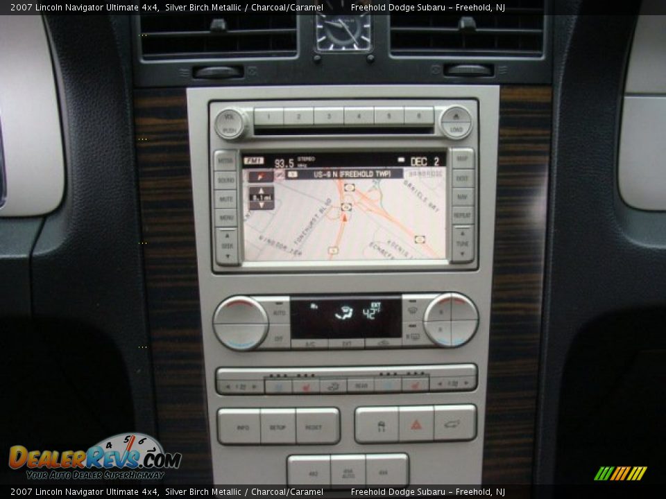2007 Lincoln Navigator Ultimate 4x4 Silver Birch Metallic / Charcoal/Caramel Photo #23