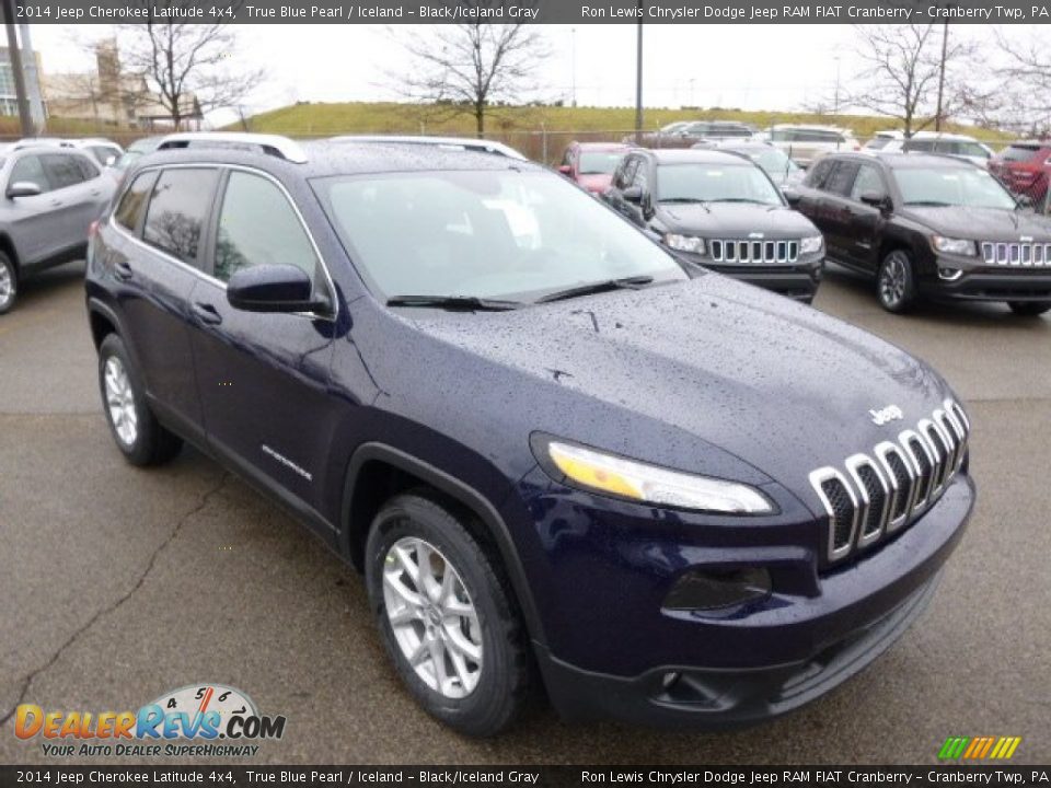 Front 3/4 View of 2014 Jeep Cherokee Latitude 4x4 Photo #4
